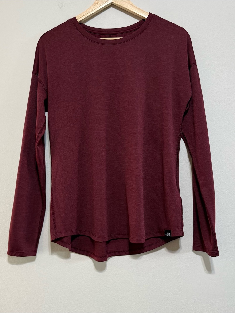 The north face women’s Red Long Sleeve Tee Size Medium